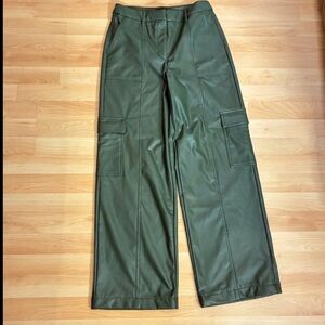 Reitmans Green Vegan Leather Cargo Pants Wide Leg Women’s Size 8 Utility Style